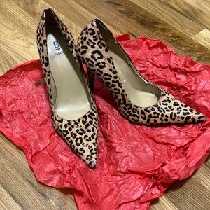 Faux Fur Leopard Animal Print high heels. (Used) size 6 Good condition